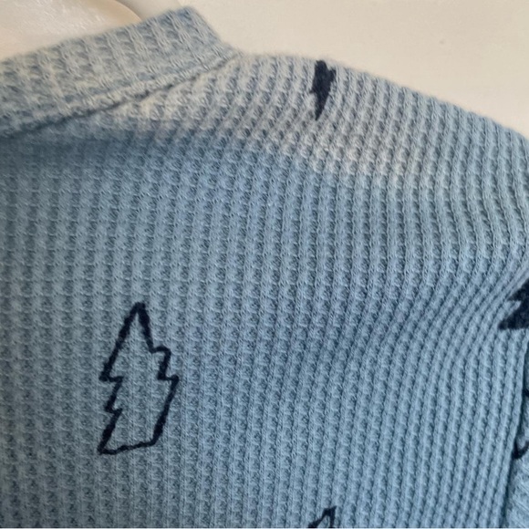 Large girls Cat and Jack light blue lightening bolt waffle texture tee - Picture 4 of 4